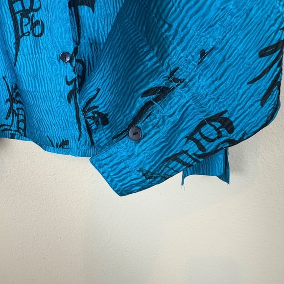 Chico's Turquoise Crinkle Button Up Blouse with Black Oriental Writing; Size XL - Picture 5 of 9